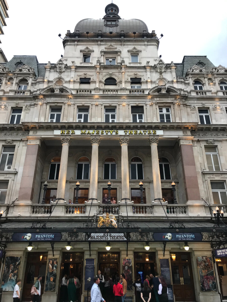 Театр Её Величества построен в 1897 году. Фотография из личного архива.