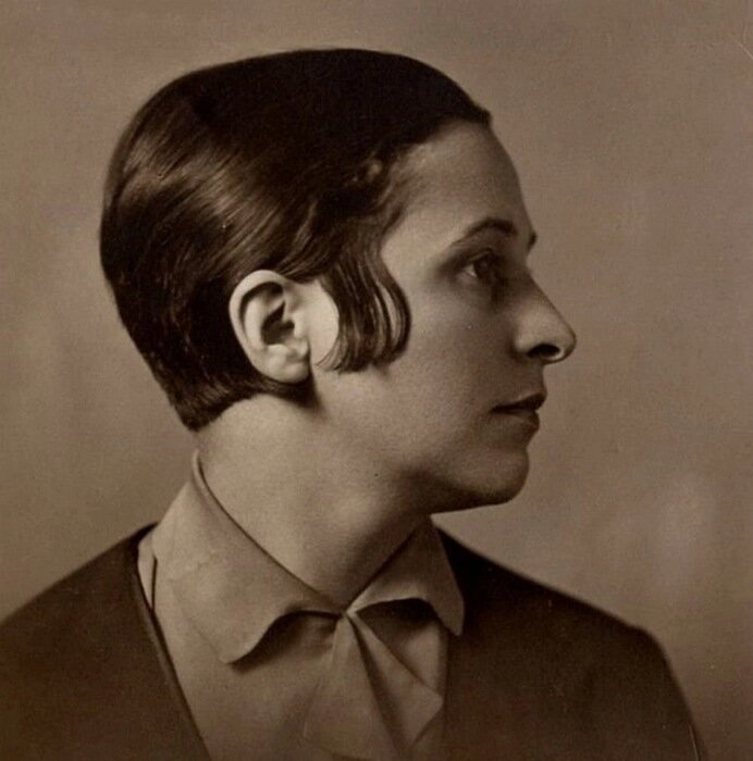 Фотопортрет Александры бельцовой, 1926, Музей Романа Суты и Александры Бельцовой.Рига, https://www.lnmm.lv/en/romans-suta-and-aleksandra-belcova-museum 