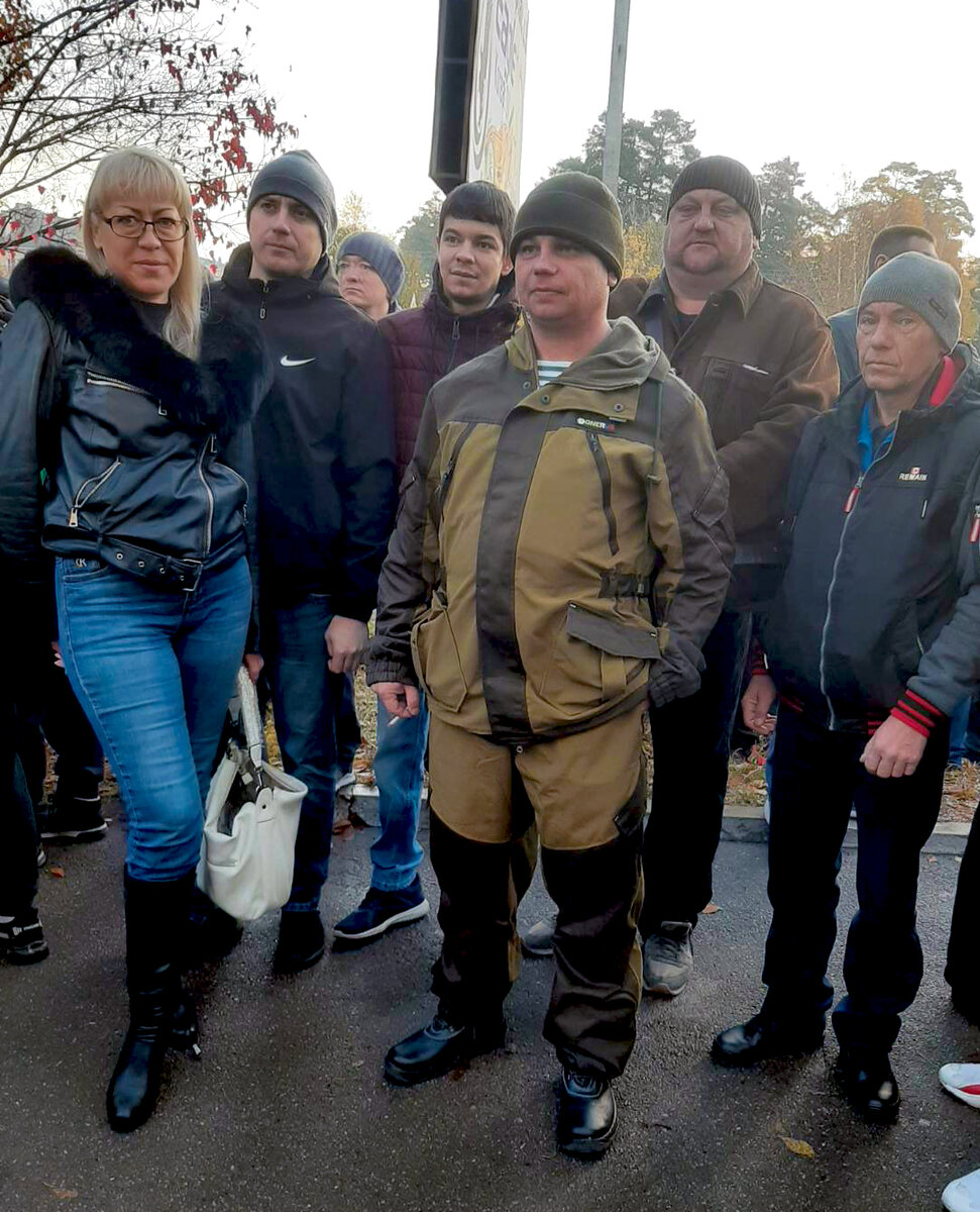 Броня от мобилизации. Волонтеры идут. Доброволец. Своих не бросаем мобилизация. Своих не бросаем плакат в поддержку.