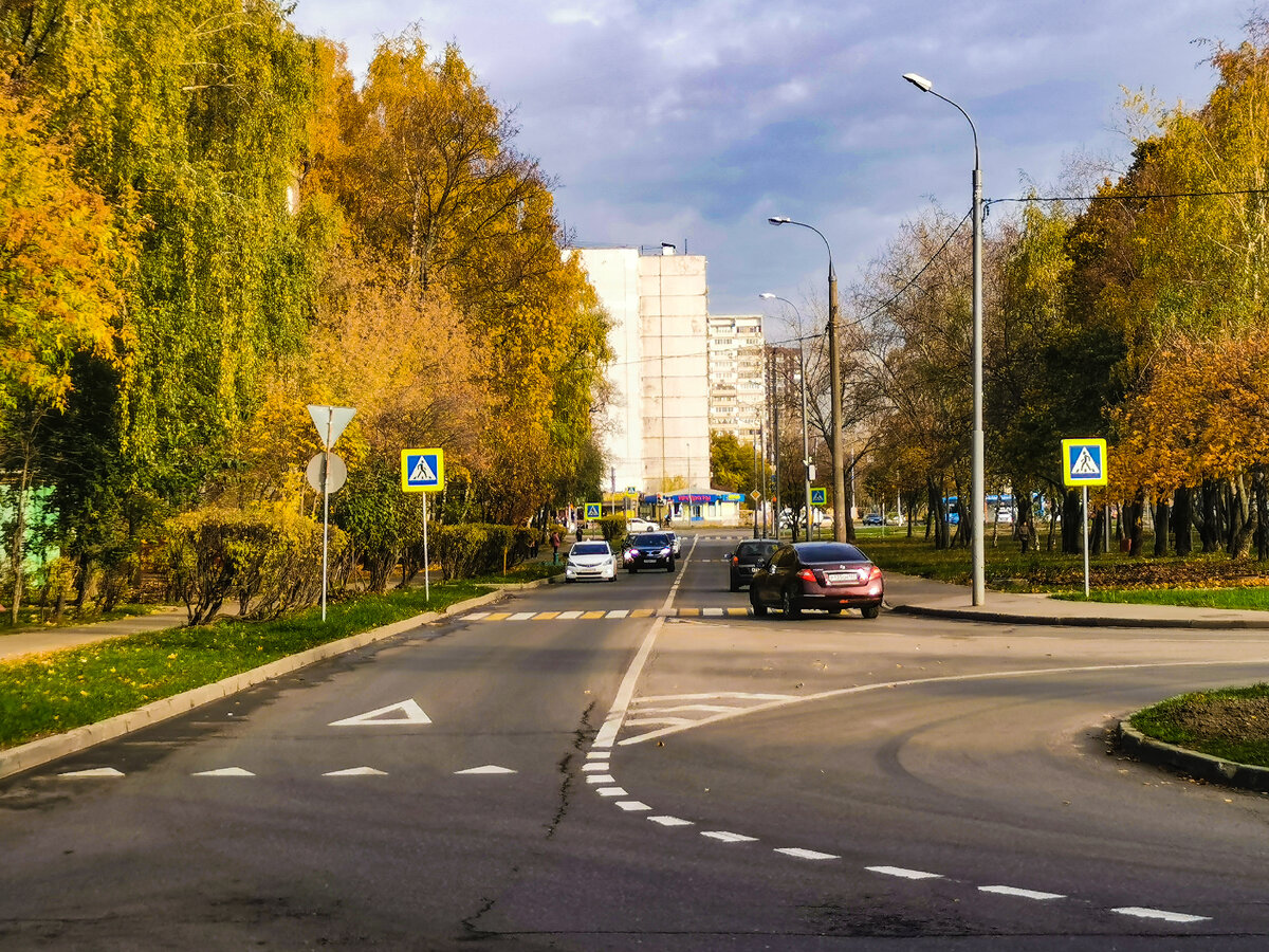 Инженерная улица. Вид с круга в сторону Алтуфьевского шоссе.