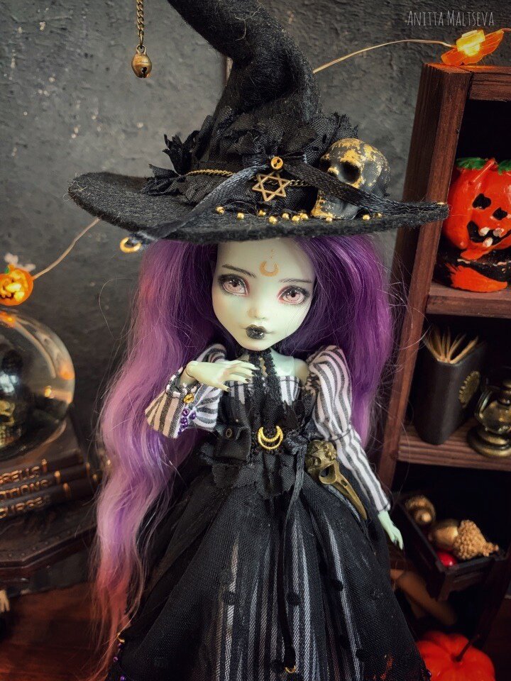 Образы на Хэллоуин 2021 года. Листай, чтобы увидеть больше фото