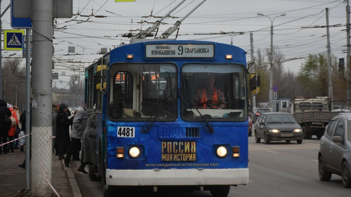    Жители Кировского района Волгограда потребовали от властей отказаться от покупки 60 автобусов за миллиард рублей. Активисты просят направить средства на закупку и развитие экологически чистого транспорта — троллейбусов.
