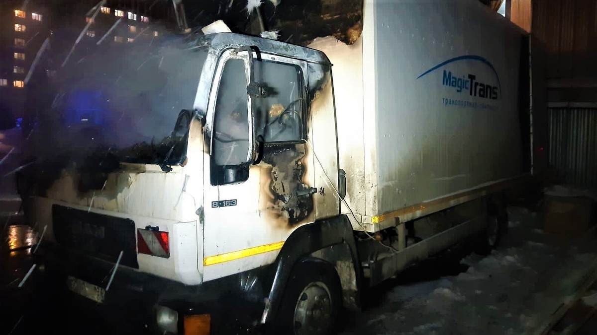    В Югре при пожаре в кабине автомобиля погиб человек