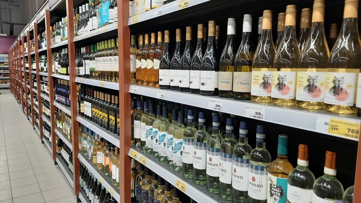     Депутаты инициировали поправки в закон о продаже алкоголя в точках общепита в Нижегородской области. Вопрос обсуждался на заседании ЗСНО, прошедшем накануне, 12 января.