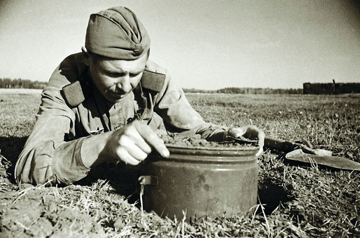 Разминирование минных полей. Советские саперы ВОВ. Саперы в годы Великой Отечественной войны. Сапер 1942.