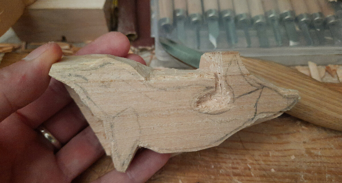 У меня и без интернета есть любимые дела. Например вырезать из дерева статуэтки.