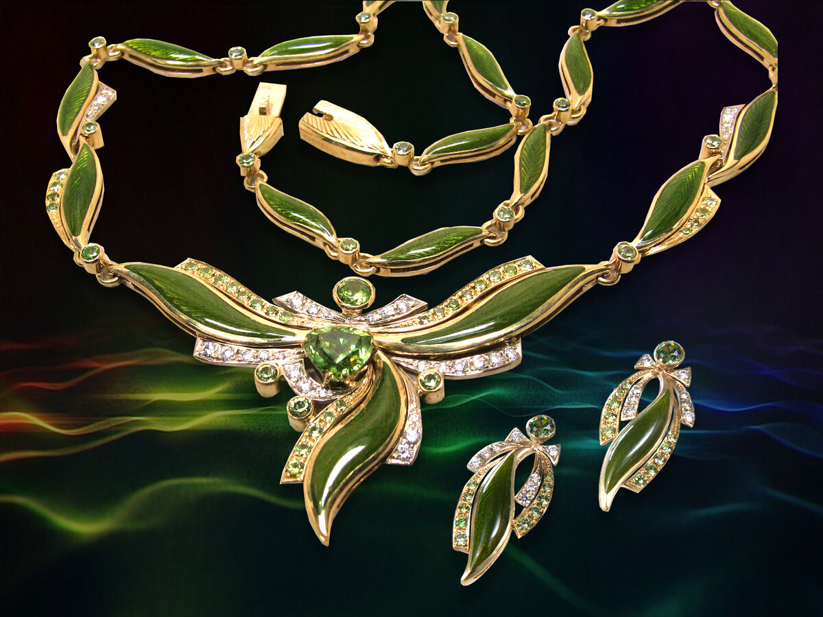Колье с зеленой эмалью. Золото, демантоиды, бриллианты. Арт-студия Ювелир