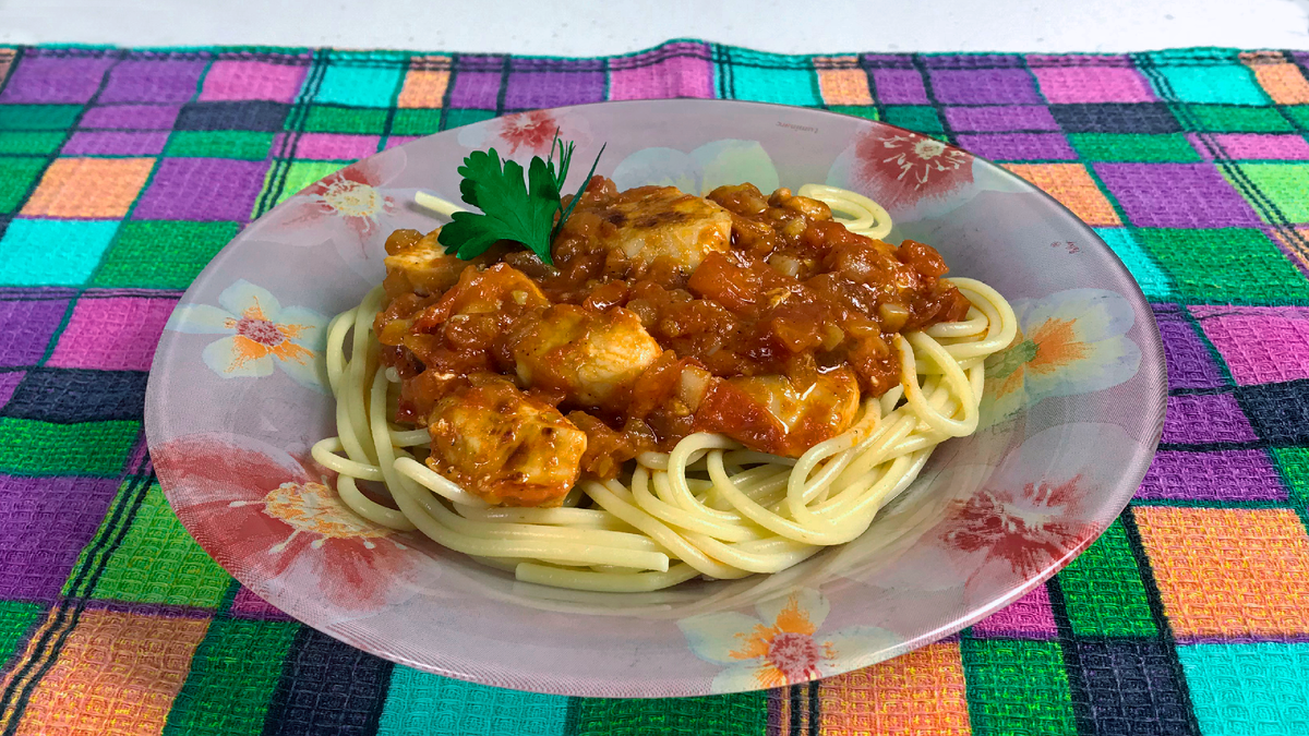 Спагетти с курицей в томатном соусе — рецепт с фото