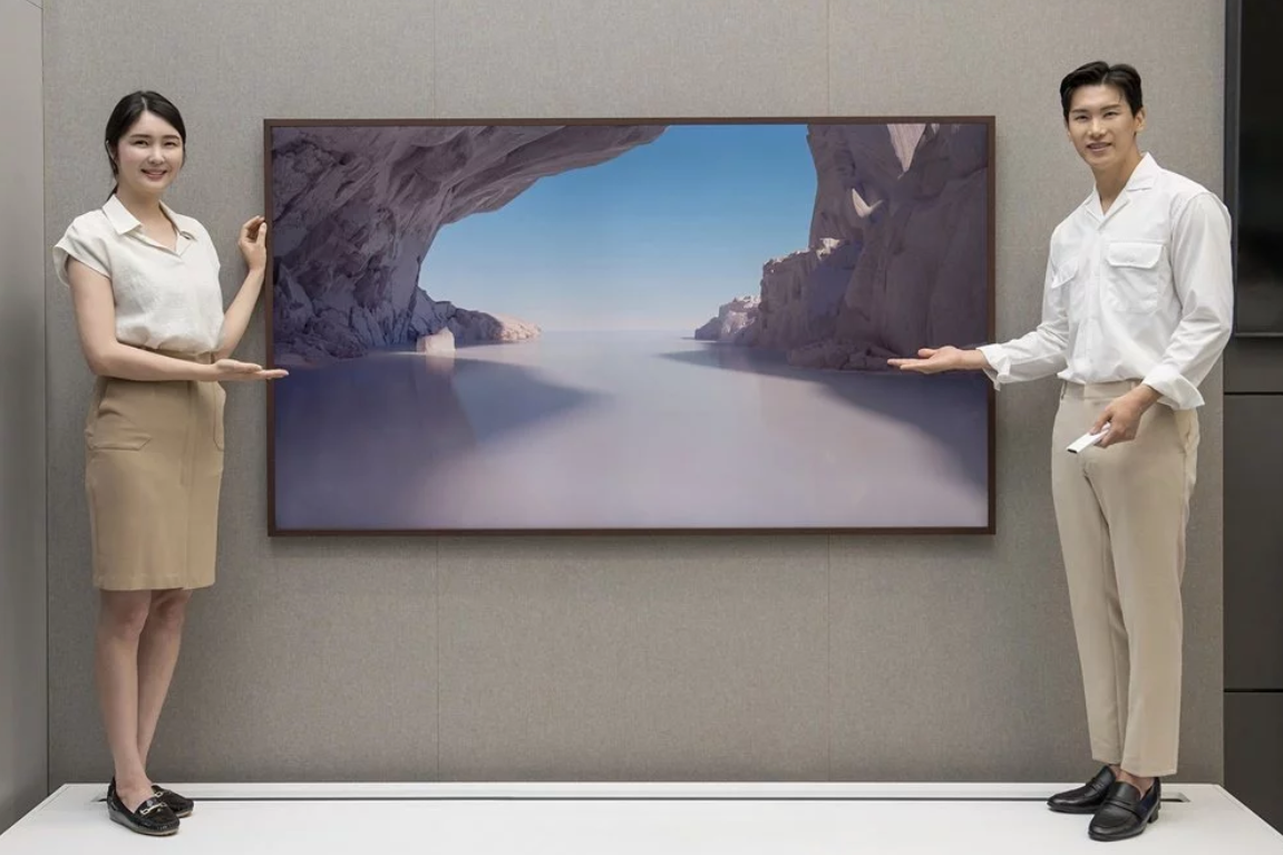 Samsung The Frame 2021 (изображение с сайта https://tv-vybor.ru/novosti/2173-televizor-samsung-the-frame-2021-popolnilsja-gigantskoj-modifikaciej-diagonalju-216-sm.html)