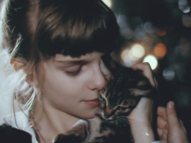 Кадры из фильма "Котенок". Карусель, листайте
