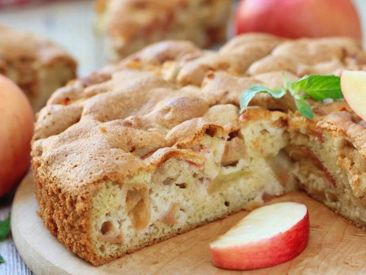 Шарлотка или Torta alle mele (Яблочный торт) - любимый десерт Клода