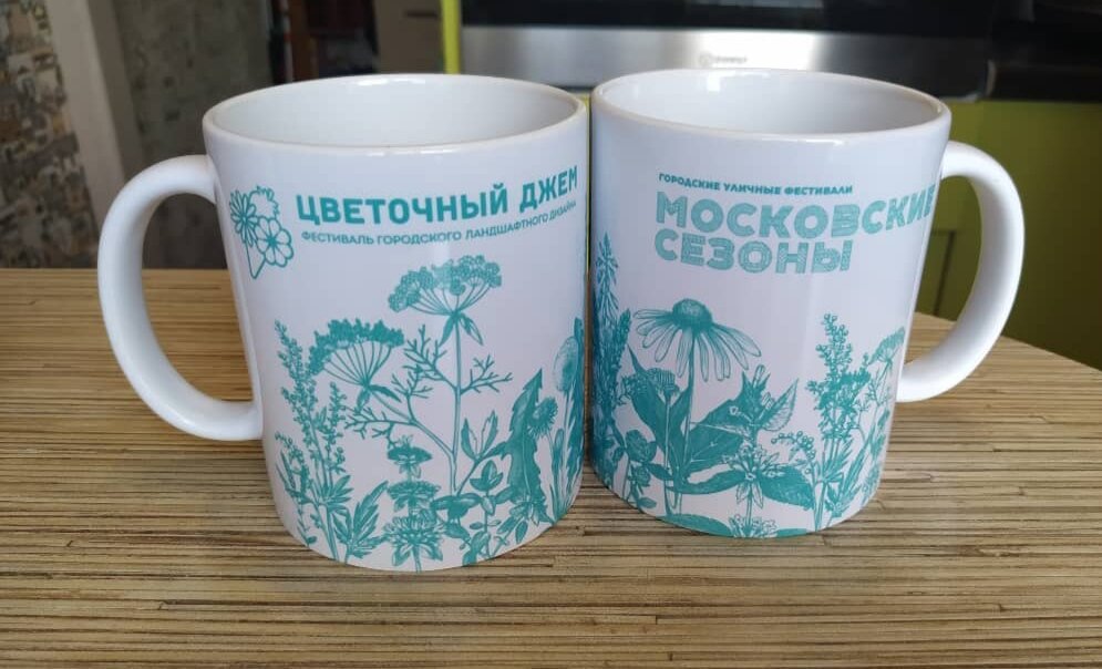 Дочь очень ими гордится. Она их сама выиграла. 