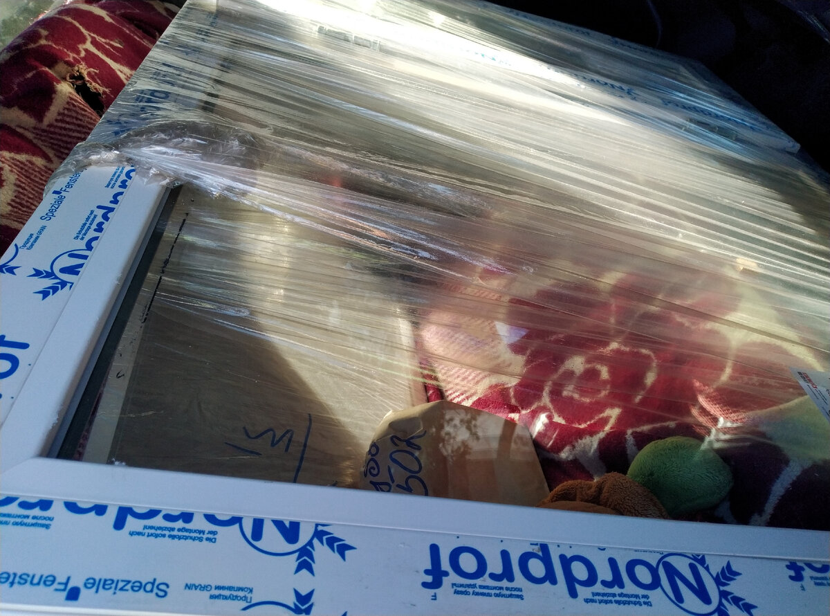 Вот такое окошко нам привезли