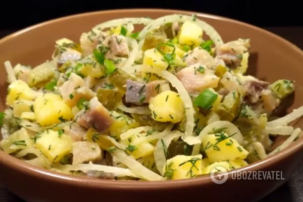 Готовый салат с селедкой