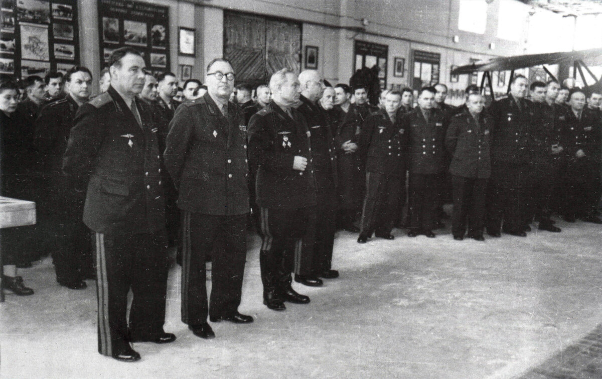 Ветераны ВВС на открытии Музея. 23 февраля 1960 года. Фото из книги «ЦМВВС 60 лет»
