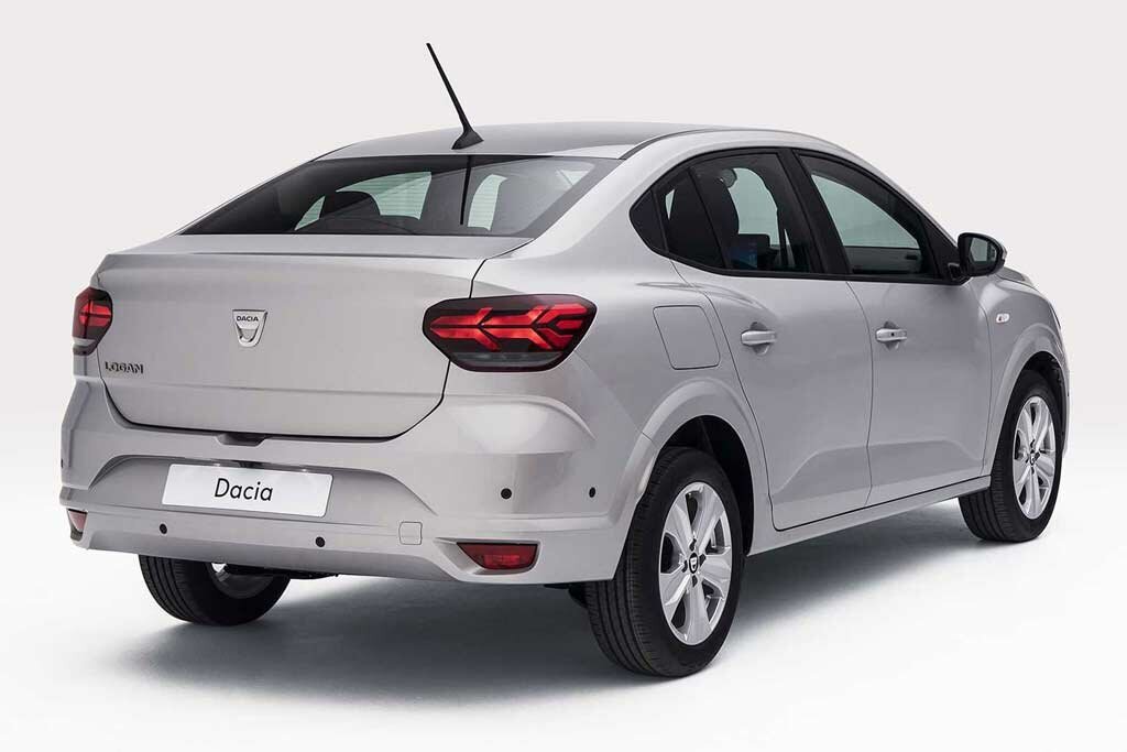 Судя по массивной корме, объем багажника должен быть впечатляющим.