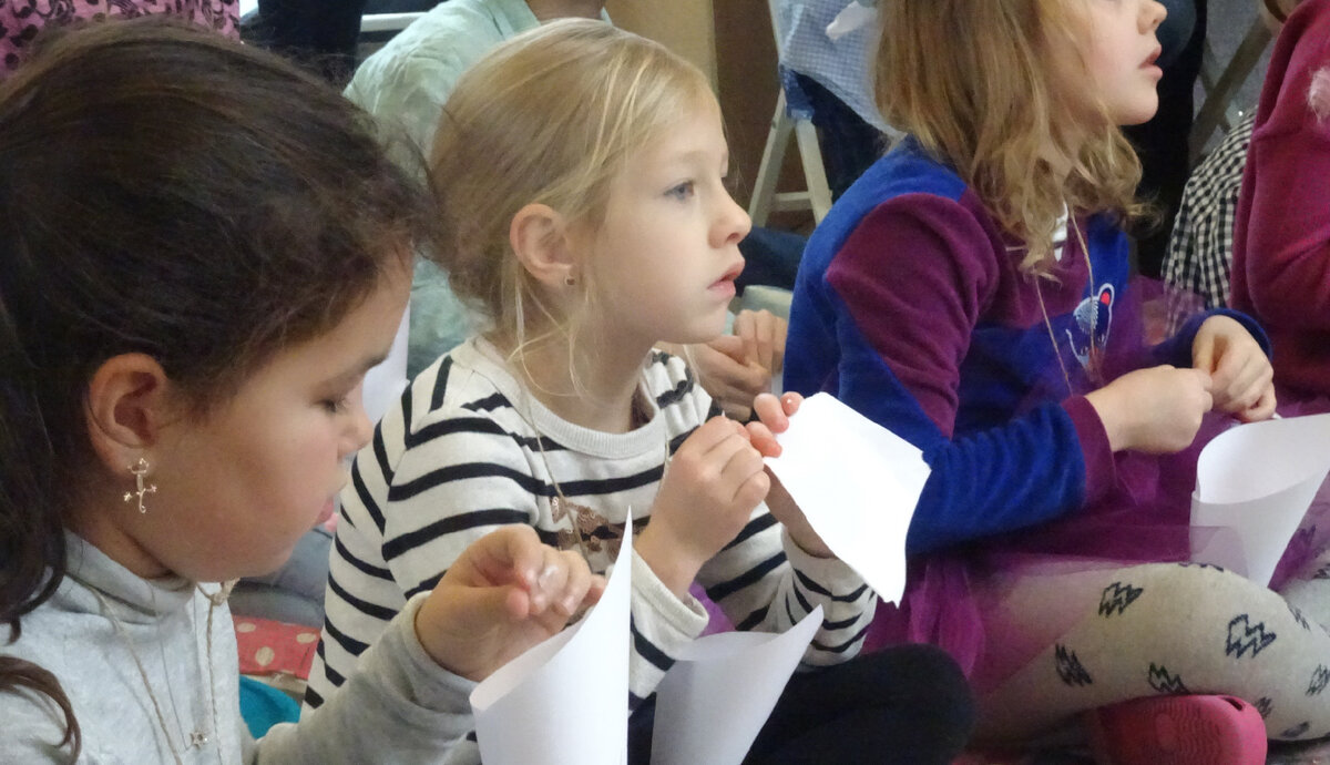 Оля - повелительница снега. Фото автора.