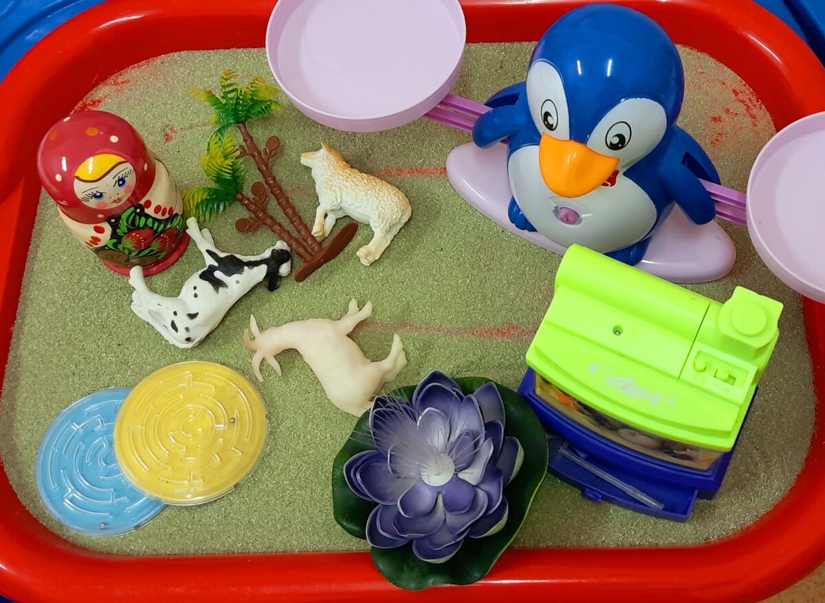 Не обилие игрушек вызывает глубокий интерес игре, а умение развернуть богатый событиями сюжет