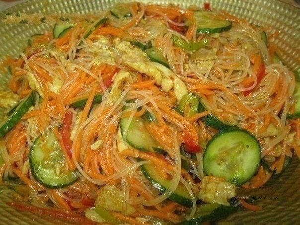 Салат с фунчозой