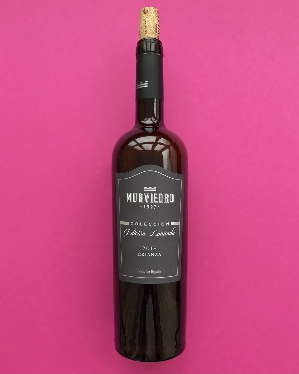 Murviedro Coleccion Crianza, DOP Valencia, 2018, красное сухое, 13,5% Название вина немного сбивает с толку, невольно ожидаешь моносортового Мурведра, но нет состав здесь такой: Темпранильо 50%,...