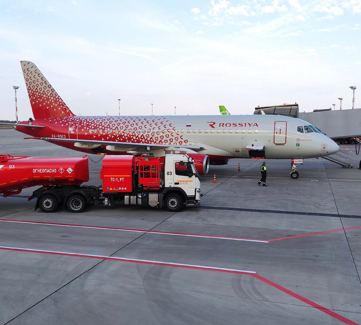 Самолет SSJ-100