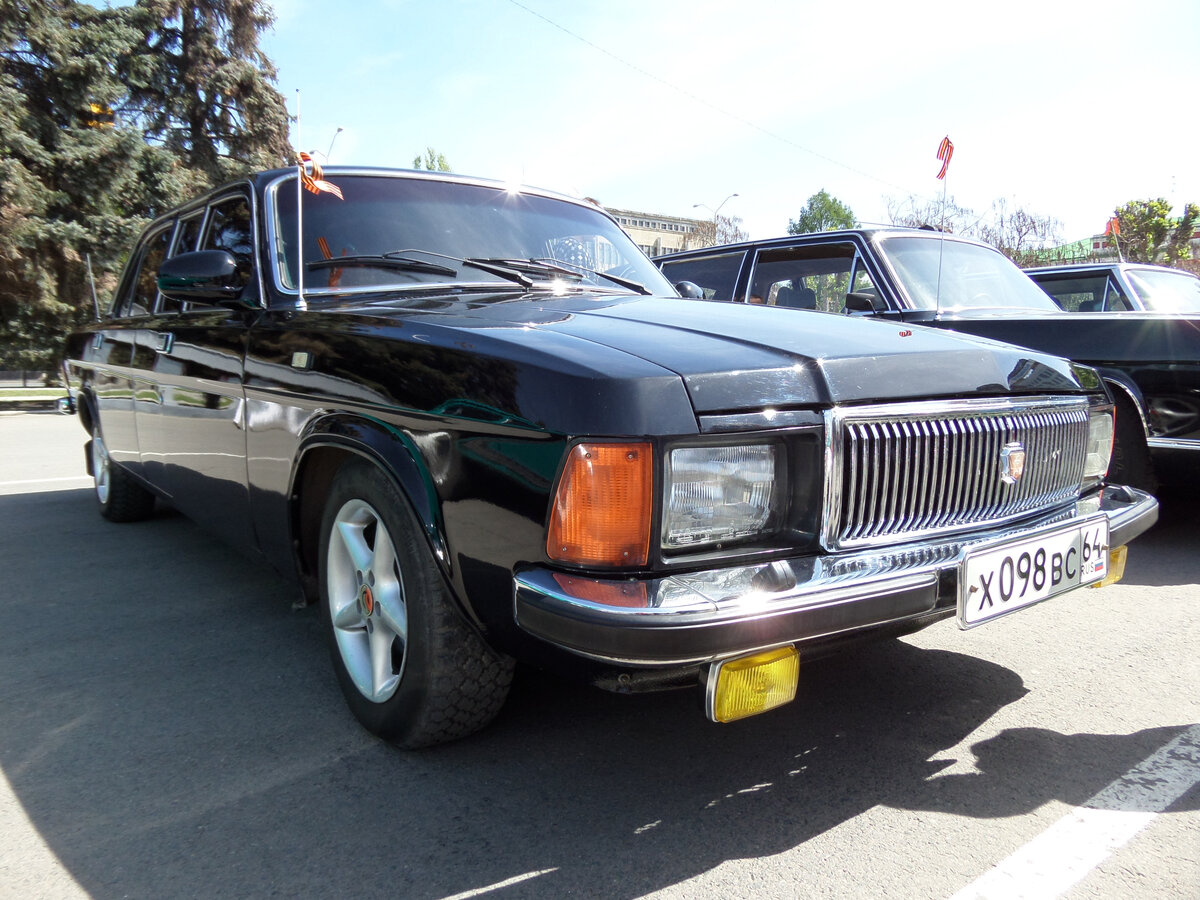 Легковой автомобиль-лимузин "ГАЗ-3102 Волга". 8.05.2013. (Фото автора).