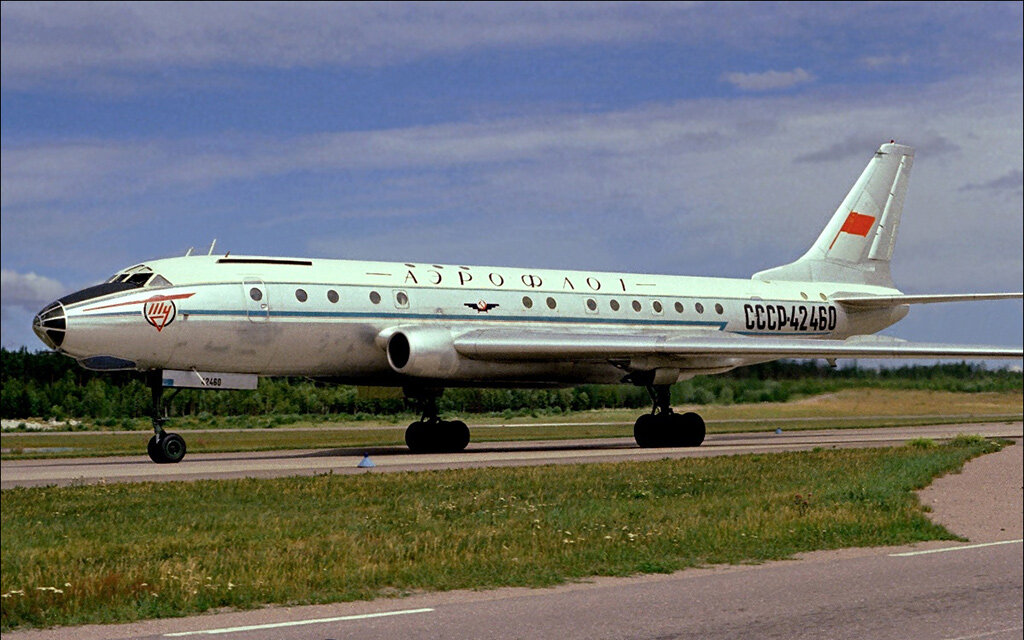 Самолет  Ту-104