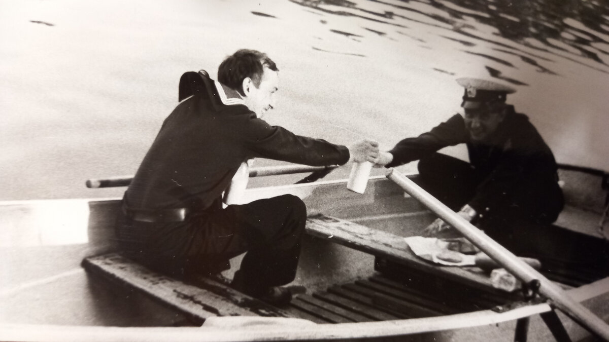 Лёгкий перекус в увольнении.