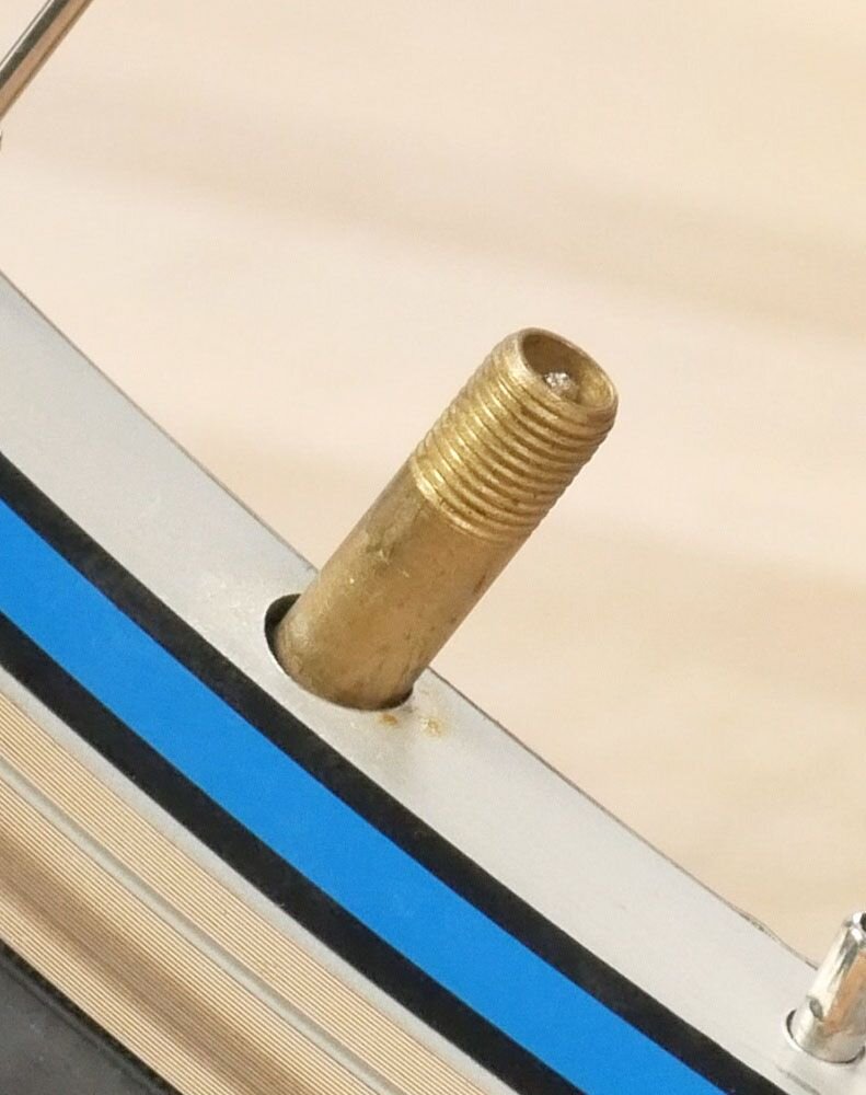 КЛАПАН ШРАДЕРА, Фото с сайта https://www.everyvelo.com/sportivnyy-nippel-presta-ili-shosseynyy-ni/shrader/