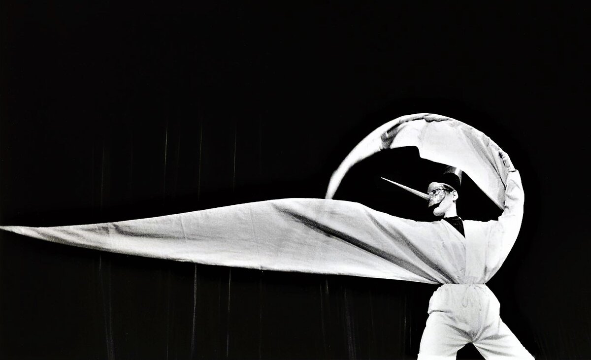 Источник: https://www.tate.org.uk/visit/tate-modern/display/performer-and-participant/gutai