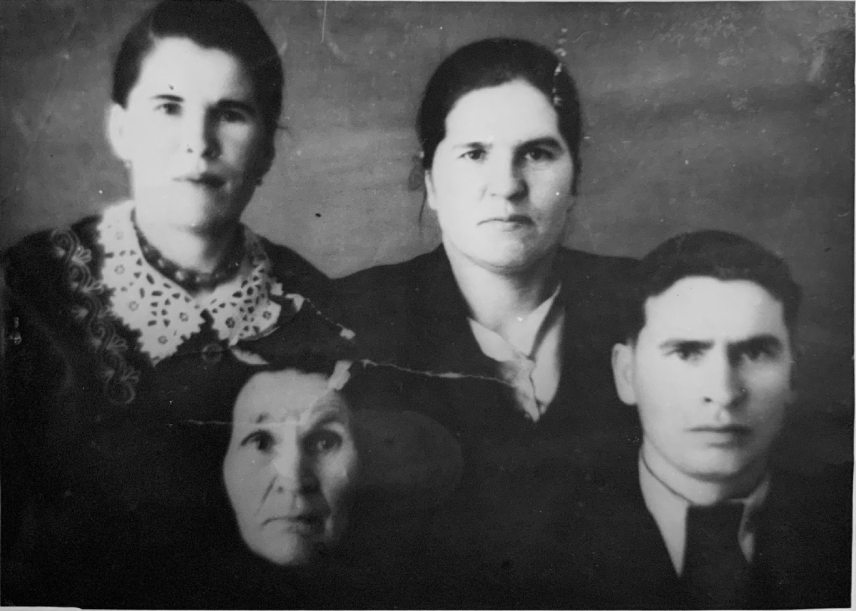 Катаржнова Наталья Михайловна (сверху справа), Катаржнова Лукерья Гавриловна (снизу слева), Катаржнов Георгий Михайлович (снизу справа)