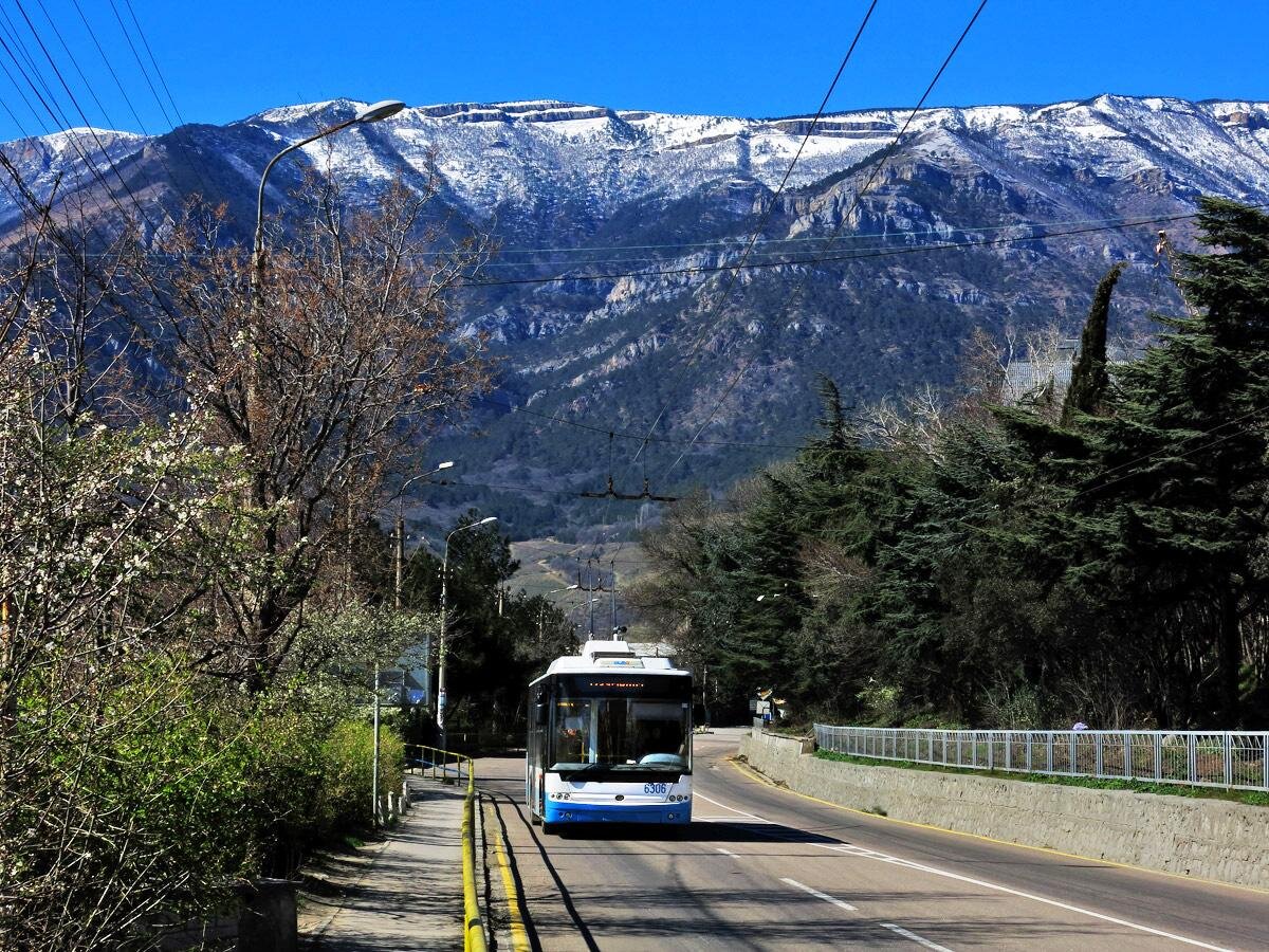 Город междугородный. Троллейбусная линия Симферополь - Ялта - Алушта. Троллейбусная трасса Симферополь Ялта. Троллейбусный маршрута Симферополь — Алушта — Ялта. Троллейбусная трасса «Симферополь – Алушта – Ялта».