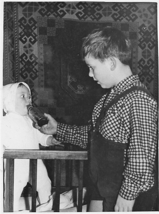Старший брат. Неизвестный автор, 2 сентября 1964 года, г. Ленинград, из архива Елены Михайловой.