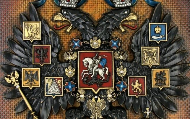 Герб Царства Польского (второй слева, сверху) на парадном гербе Российской империи