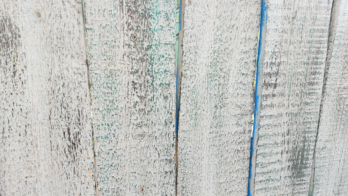 Апгрейд забора (фото автора). В конце статьи фото- каким забор был "до"