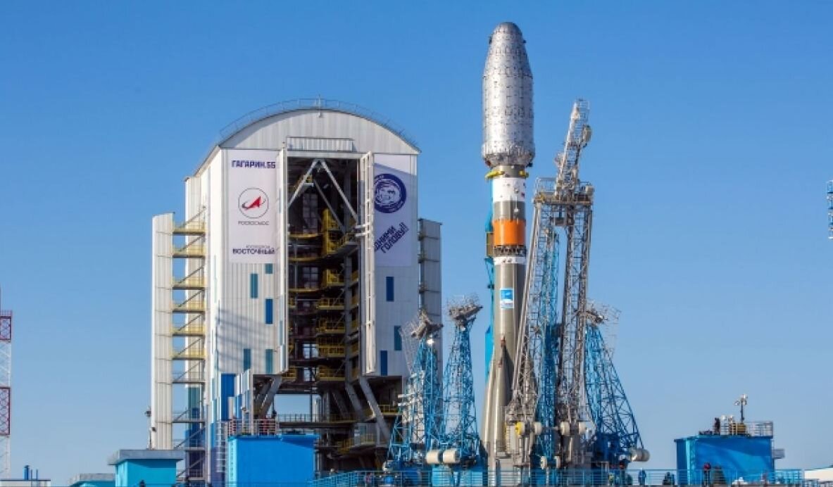 Ракета семейства Союз-2 на пусковом комплексе космодрома Восточный