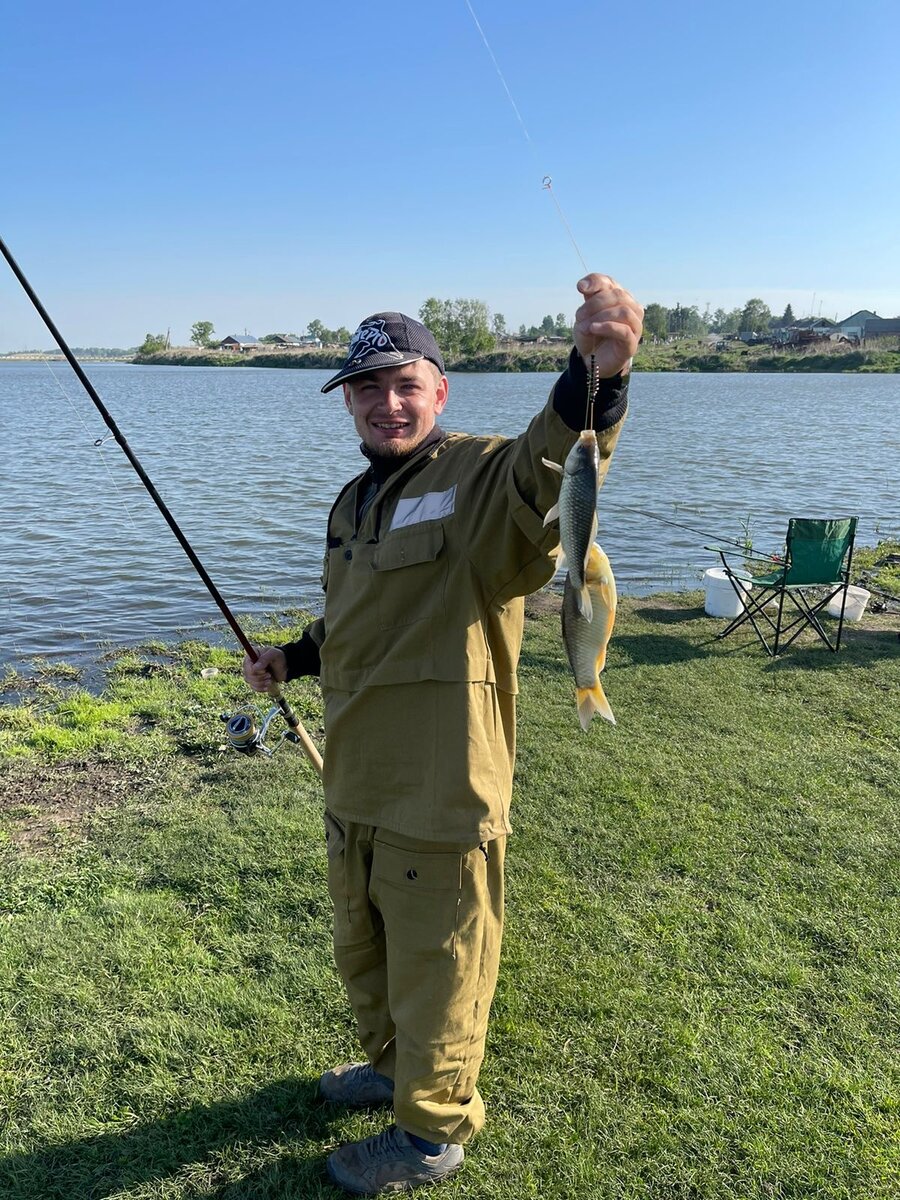 Первая рыбалка сезона по карасю, косили дуплетами:)