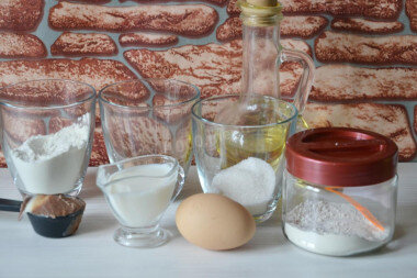 ШАГ 1:
Подготовим самые простые продукты. В качестве наполнителя я использовала пасту "Нутелла". Если не хотите, можете взять кусочек шоколадки, тоже будет вкусно.