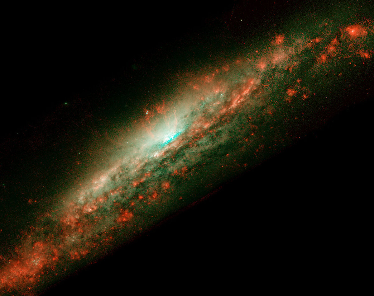 Между галактический. Хаббл ngc3079. Хаббл телескоп снимки космоса город Бога. Снимки телескопа Кеплер. NGC 1600 черная дыра.