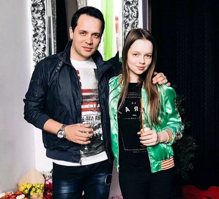 Асташенок александр с женой фото и дочкой