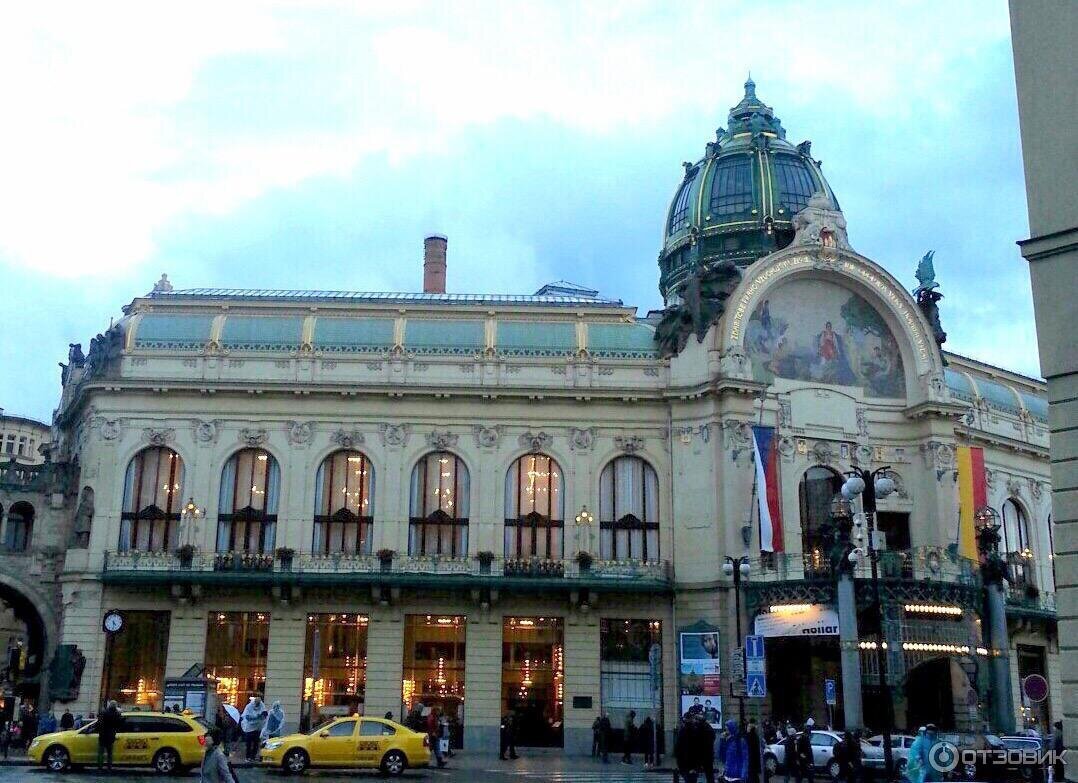 Муниципальный дом на площади Республики. В солнечный день Дом выглядит божественно! Фотография из свободных источников.