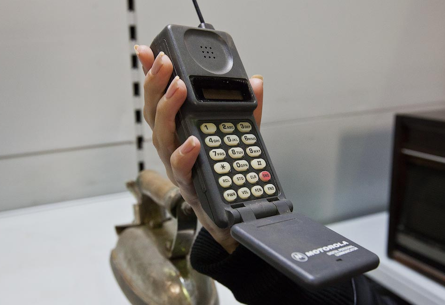 Телефон в 1 год. Samsung sh-100. Samsung sh-100 1988. Samsung sh 100 телефон. Samsung sh-100 телефон 1988