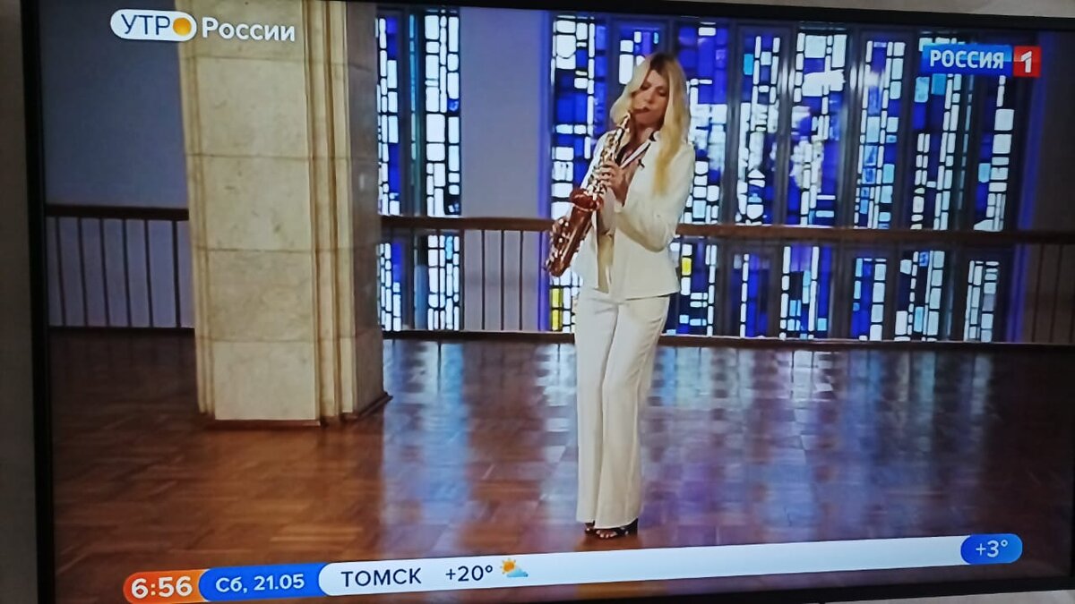 Сейчас и на работе, и на отдыхе у многих из колонок звучат её композиции. Настя – настоящая трудяга, мы с моей дочкой, вокалисткой , знаем Настю много лет, её творческий путь начинался на наших глазах.-3-3