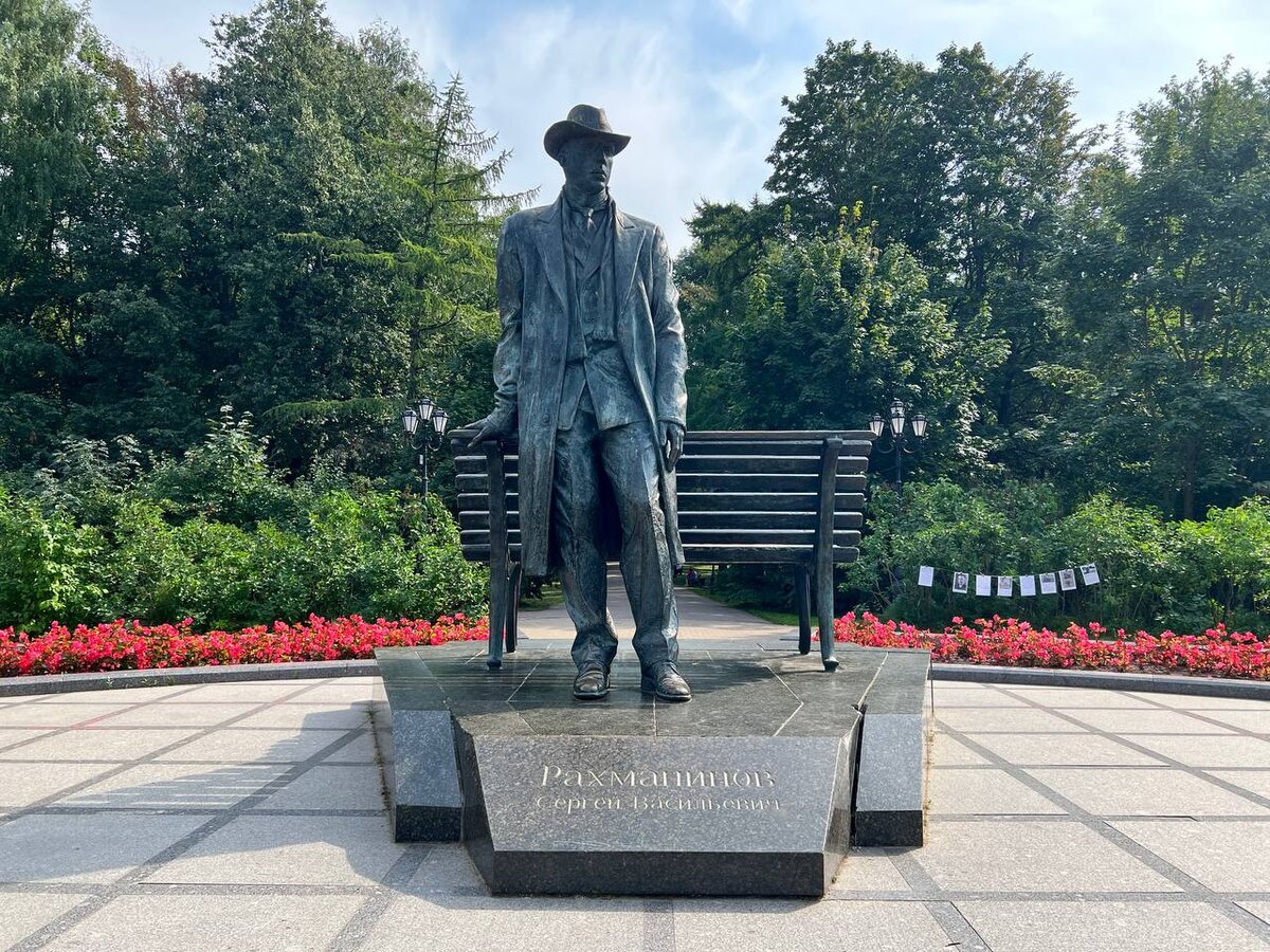 Памятник Сергею Рахманинову в Великом Новгороде. Источник — dzen.ru/pa_myatnik