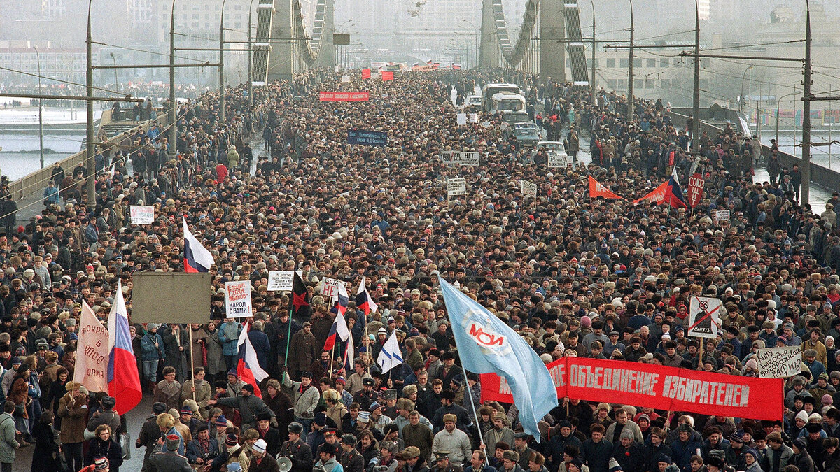  
СССР конца 1980-х напоминал огромный муравейник, пробудившийся ото сна