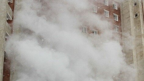     Пожар в многоквартирном доме на улице Луговой во Владивостоке вынудил жильцов эвакуироваться. Без жертв не обошлось.