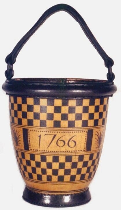 Настоящее старинное пожарное ведро. Четко видно что оно совсем не конусное