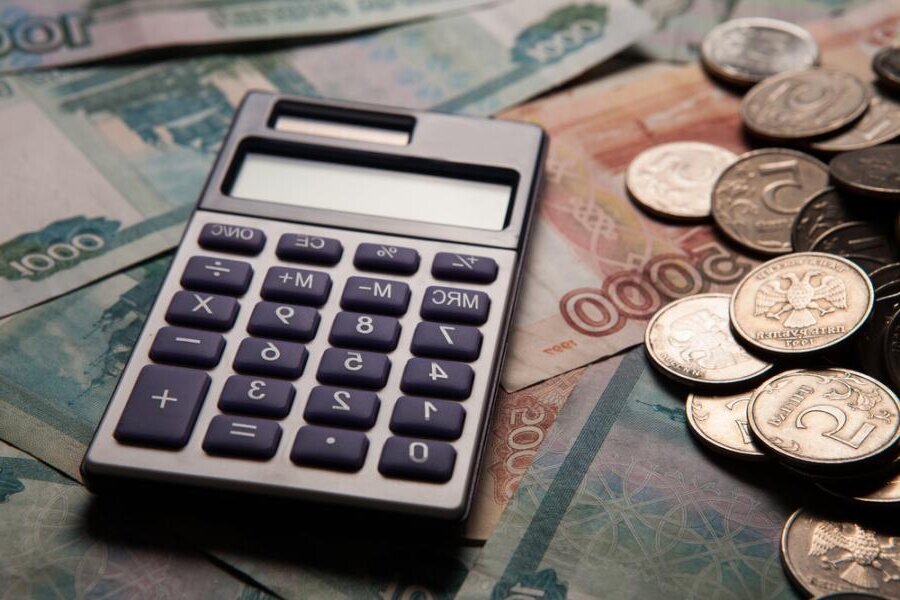 Многие приходя в магазин,покупают помимо необходимых продуктов что нибудь "для радости",имея ограниченный бюджет,а так же не рассчитывают финансово следующий поход в магазин,поэтому мы собрали некоторые советы,которые помогут вам распределять ваши деньги правильно,не тратя весь бюджет на питание.