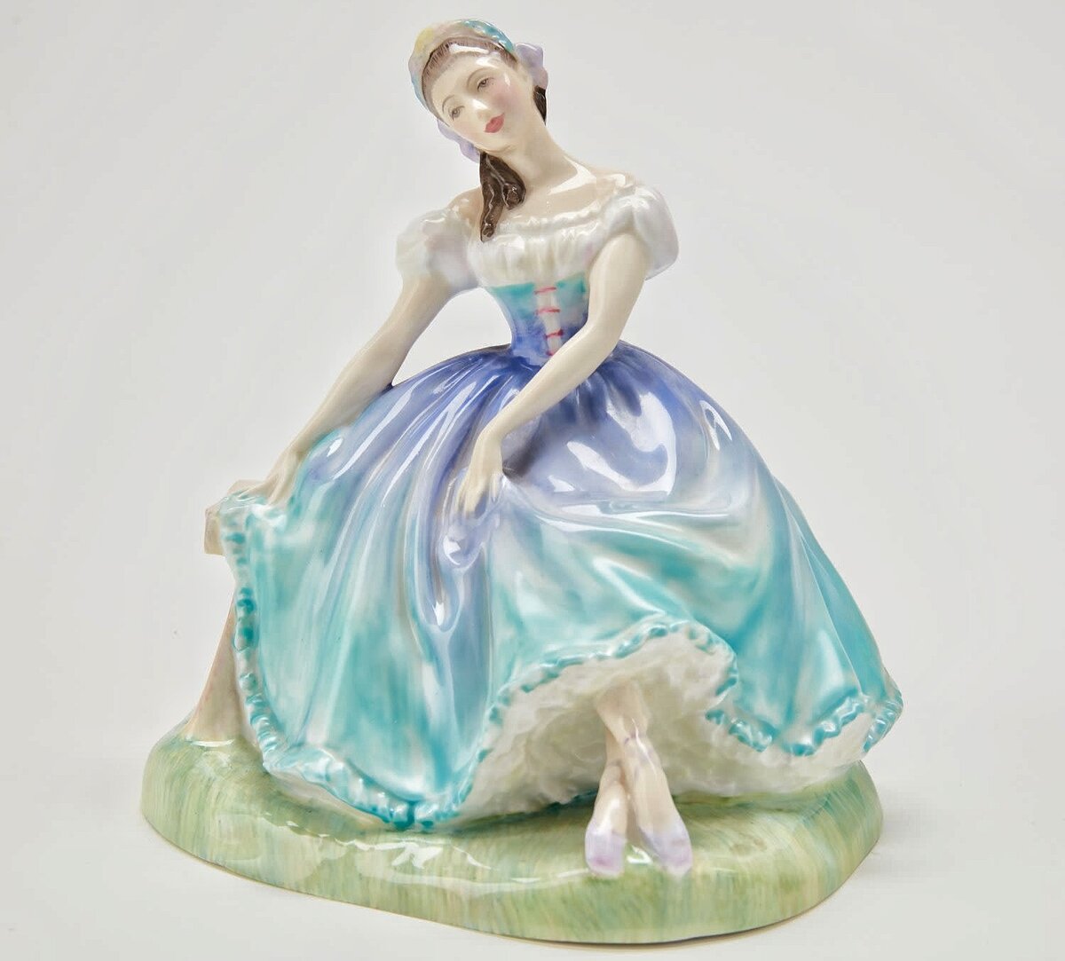   "Giselle" HN 2139, 1950-1980 ..  16 . https://ru.bidspirit.com/