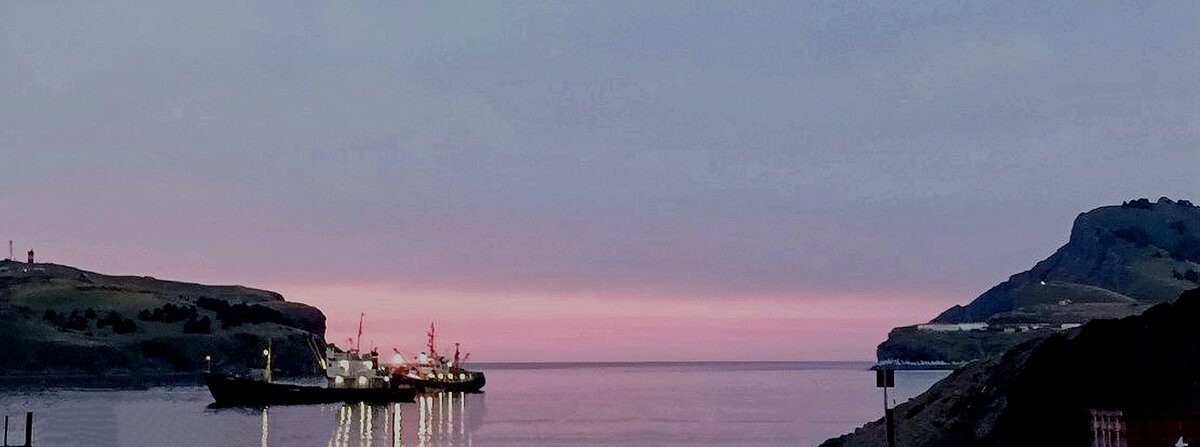 Великолепная вечерняя бухта о.Шикотан. Личное фото автора. 